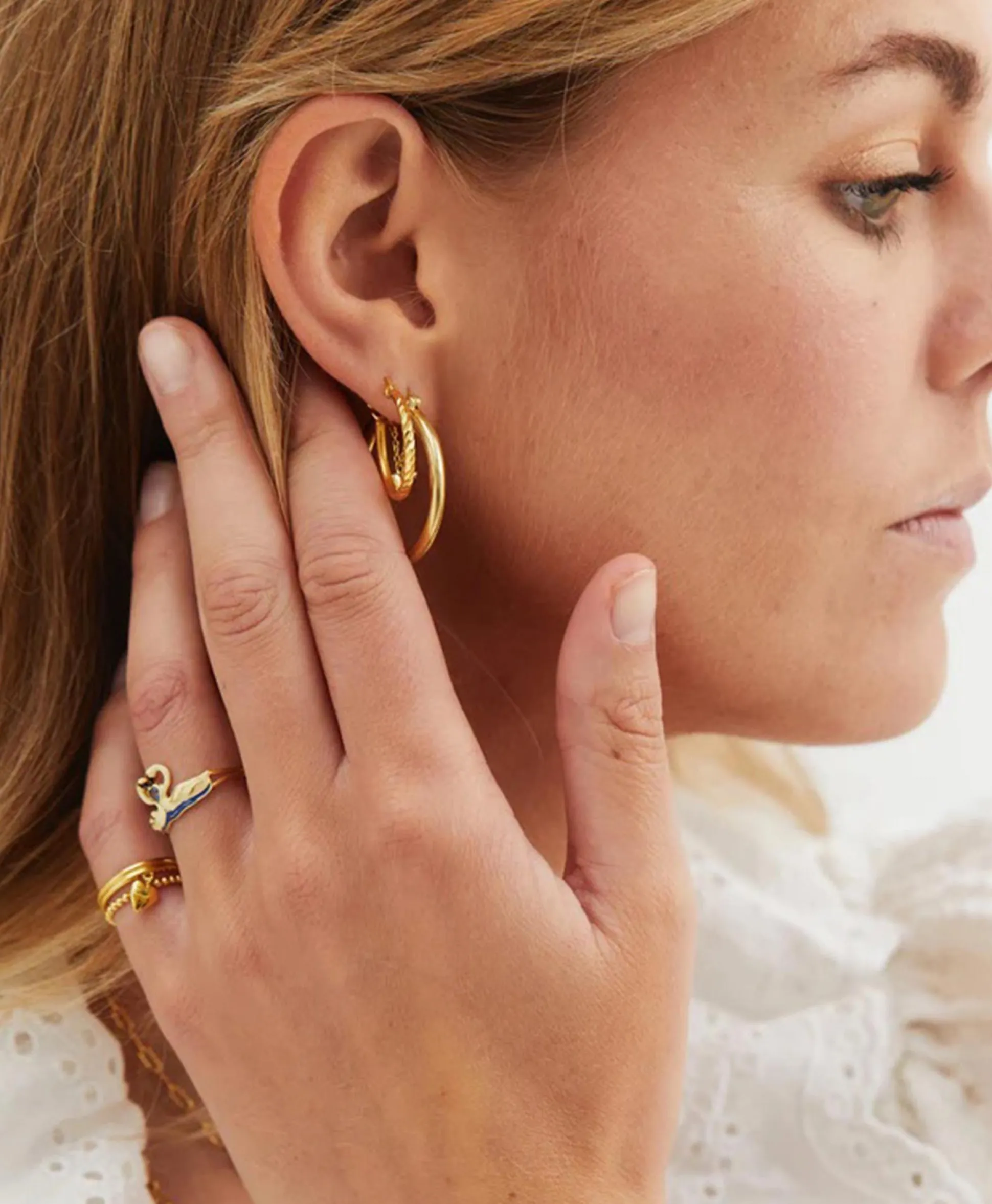 Anna+Nina Oorbellen Love Story Hoop Earrings Silver Goldplat Goud